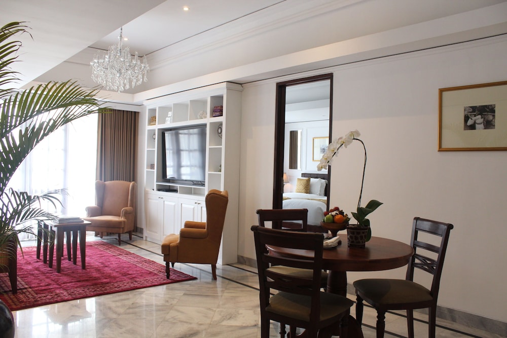The Colony Hotel 43/59