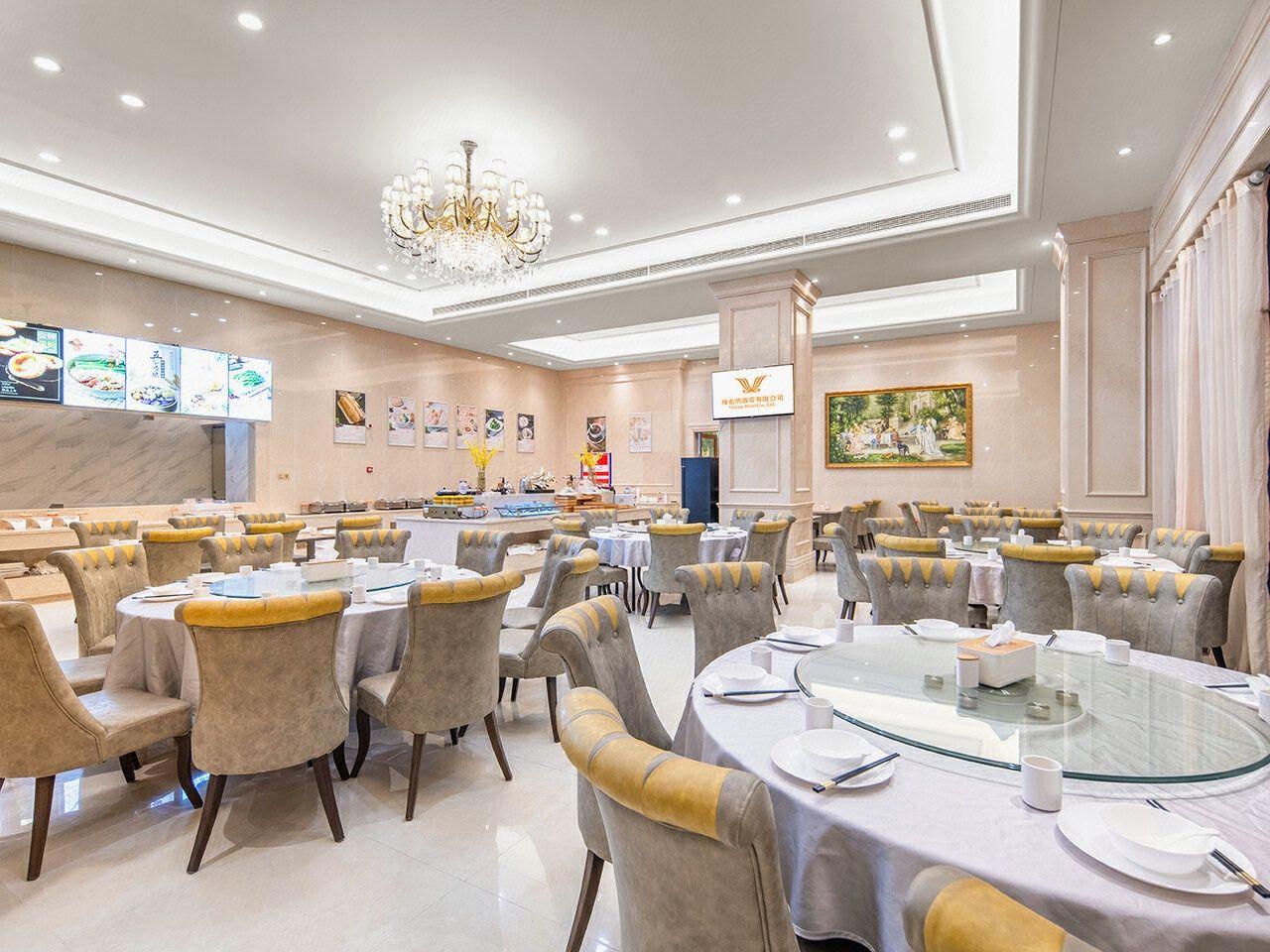 Vienna International Hotel (South Gate of Shenzhen International Convention and Exhibition Center) 29/39