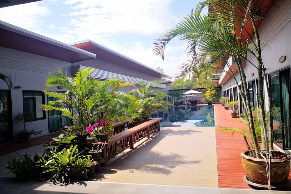 Mayor Hotels&Villa Cha-Am 15/17