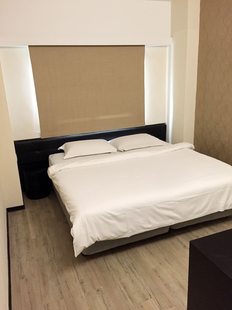 CHECK inn Express Kaohsiung Love River 16/66