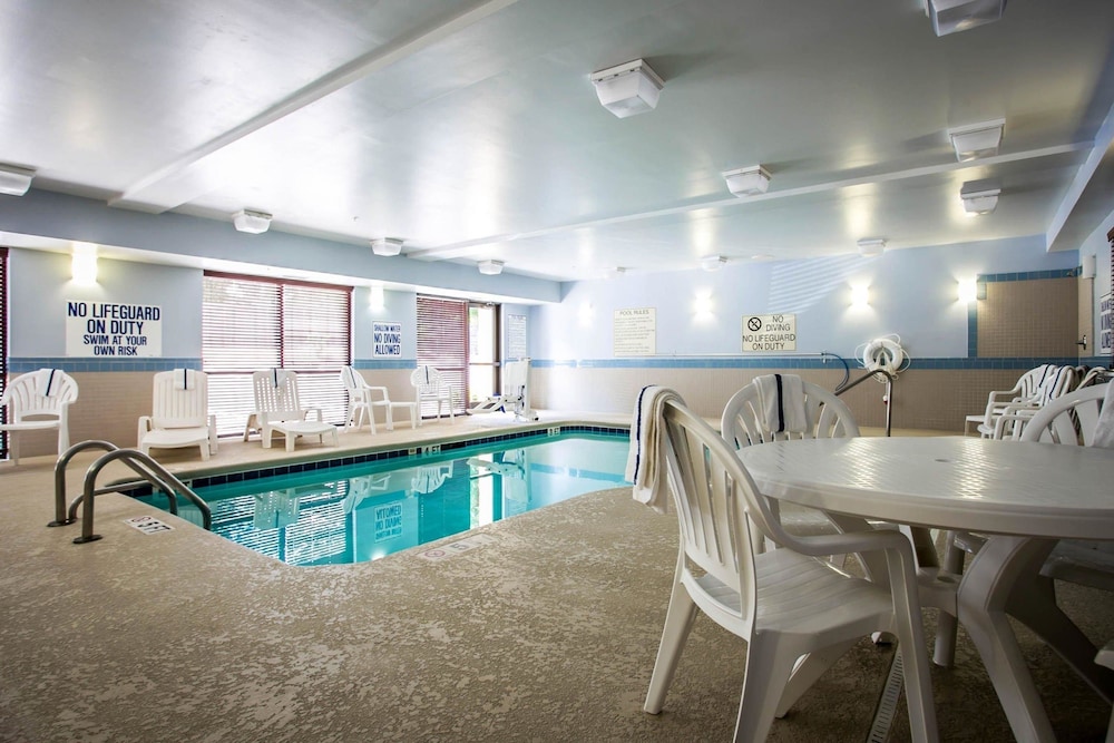 Comfort Suites Columbia Northeast Fort Jackson 22/52