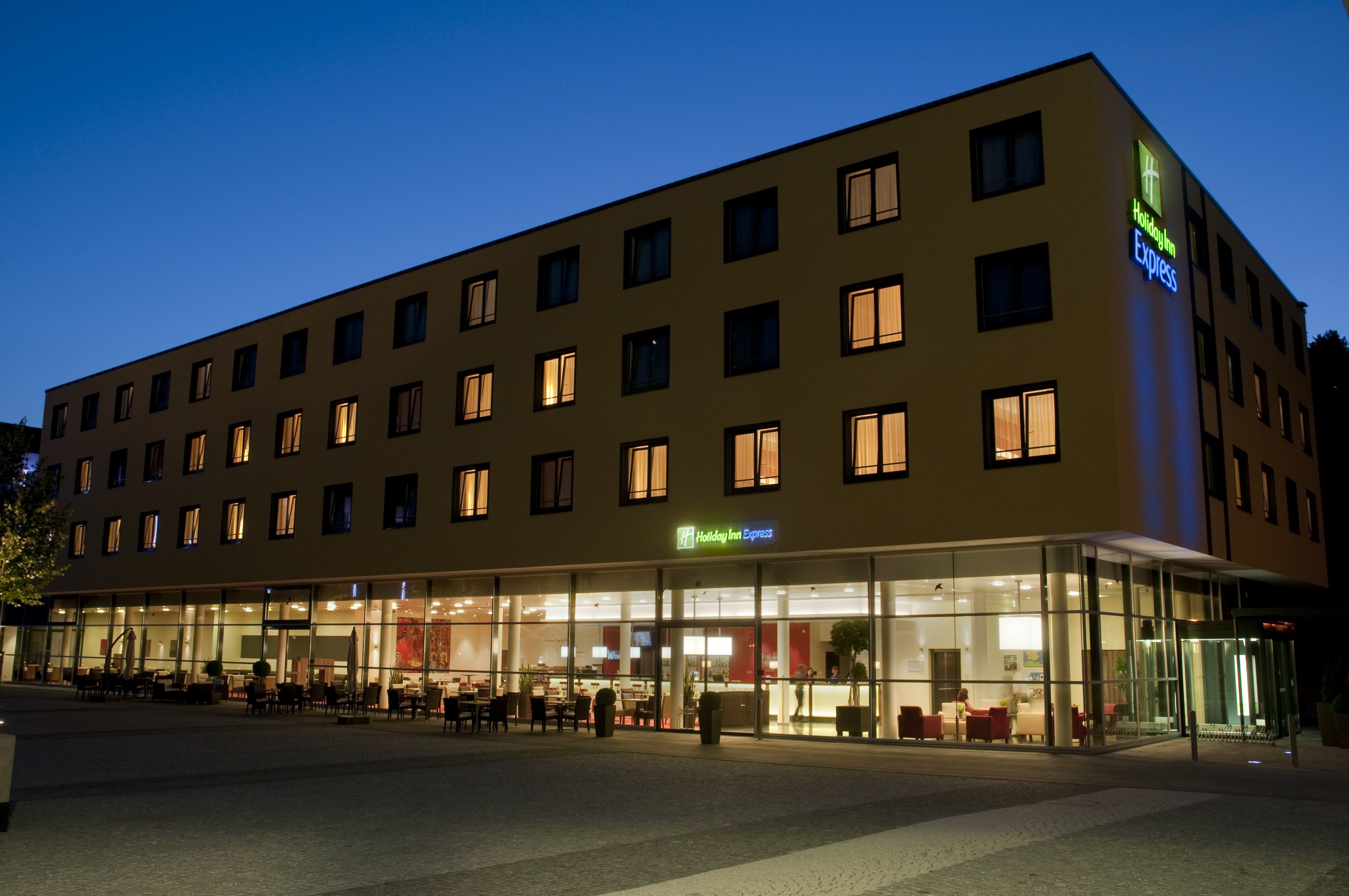 HOLIDAY INN EXPRESS SINGEN 6/72