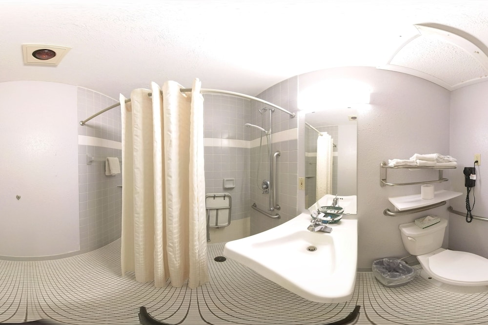 Room, Queen Bed, Accessible, Coratel Inn & Suites by Jasper Hastings 7/9