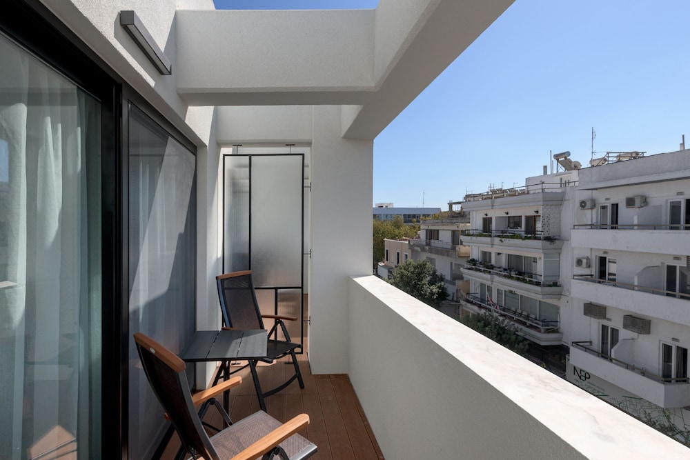 Essence Suites Rhodes 24/32