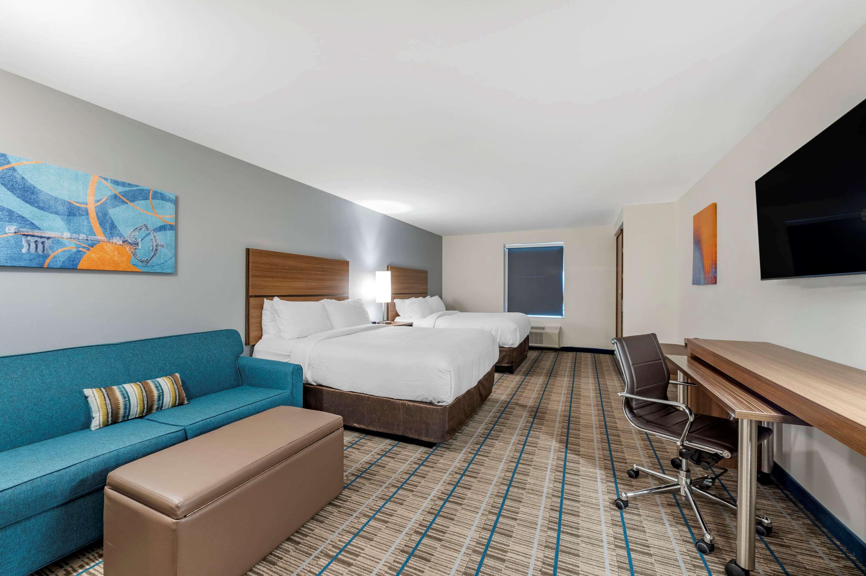 Suite, 2 Queen Beds, MainStay Suites Georgetown Lexington North 2/5