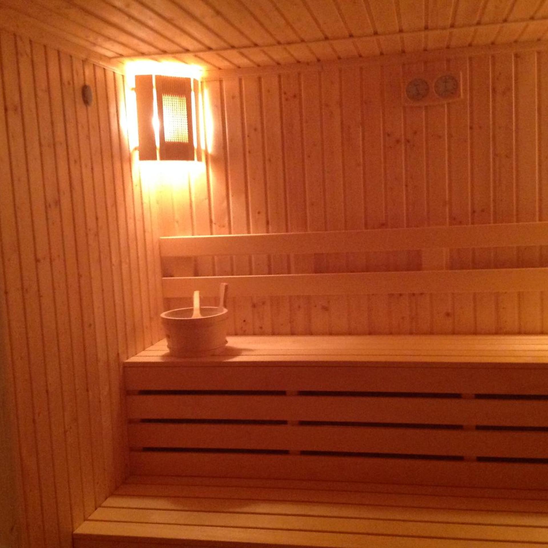 ROOM, SINGLE