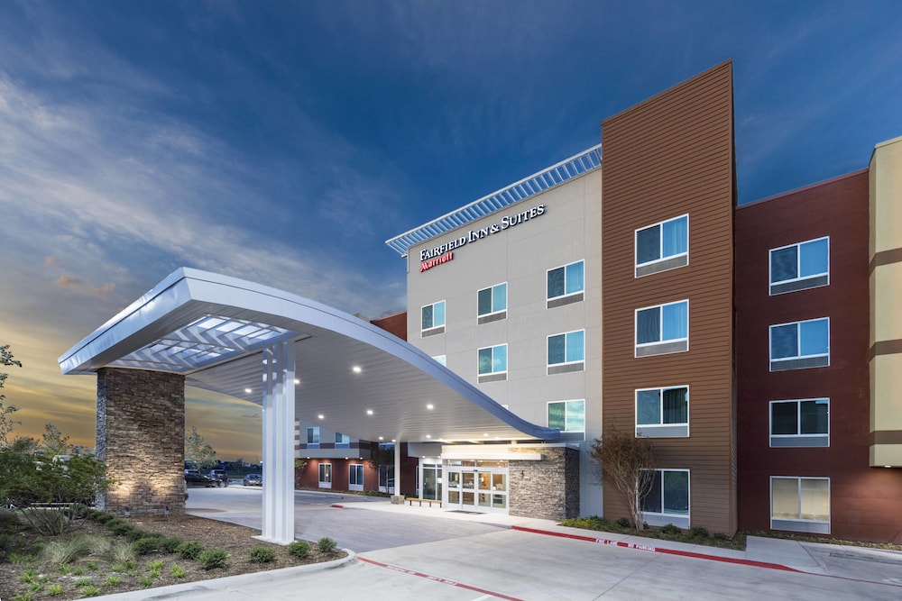Fairfield Inn Suites Dallas Waxahachie 1/34