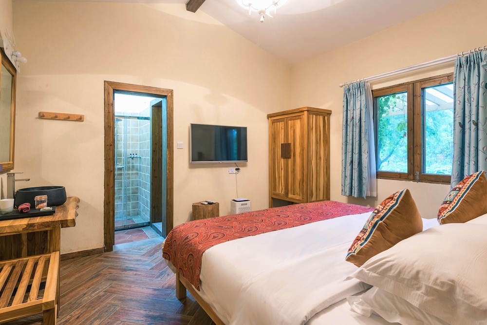 The Apsara Lodge 11/75