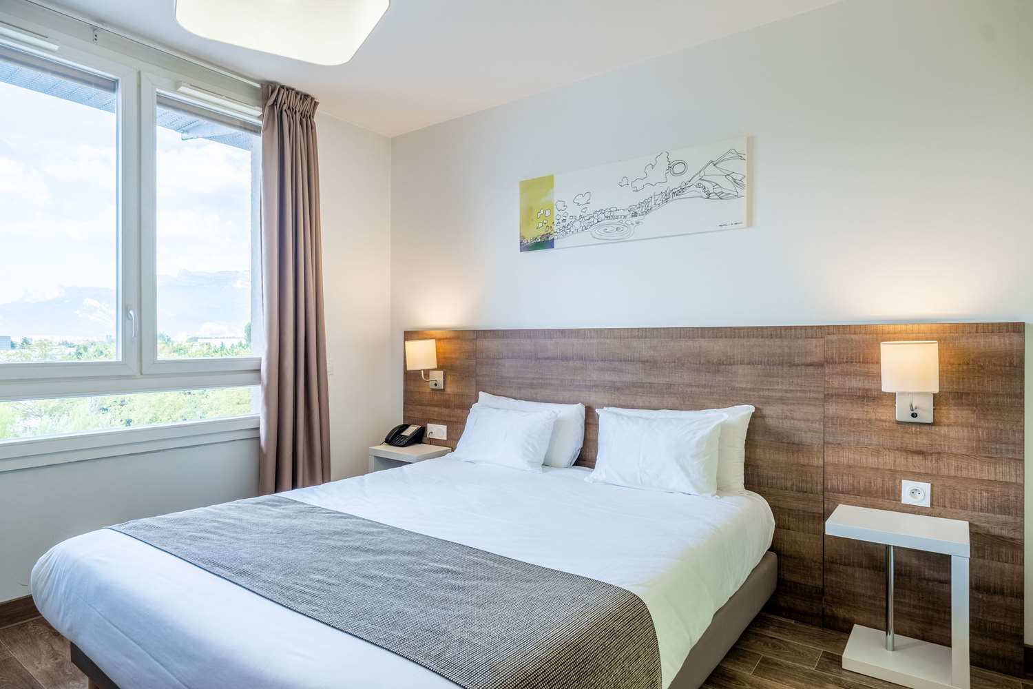 Efficiency, Suite, Queen Bed