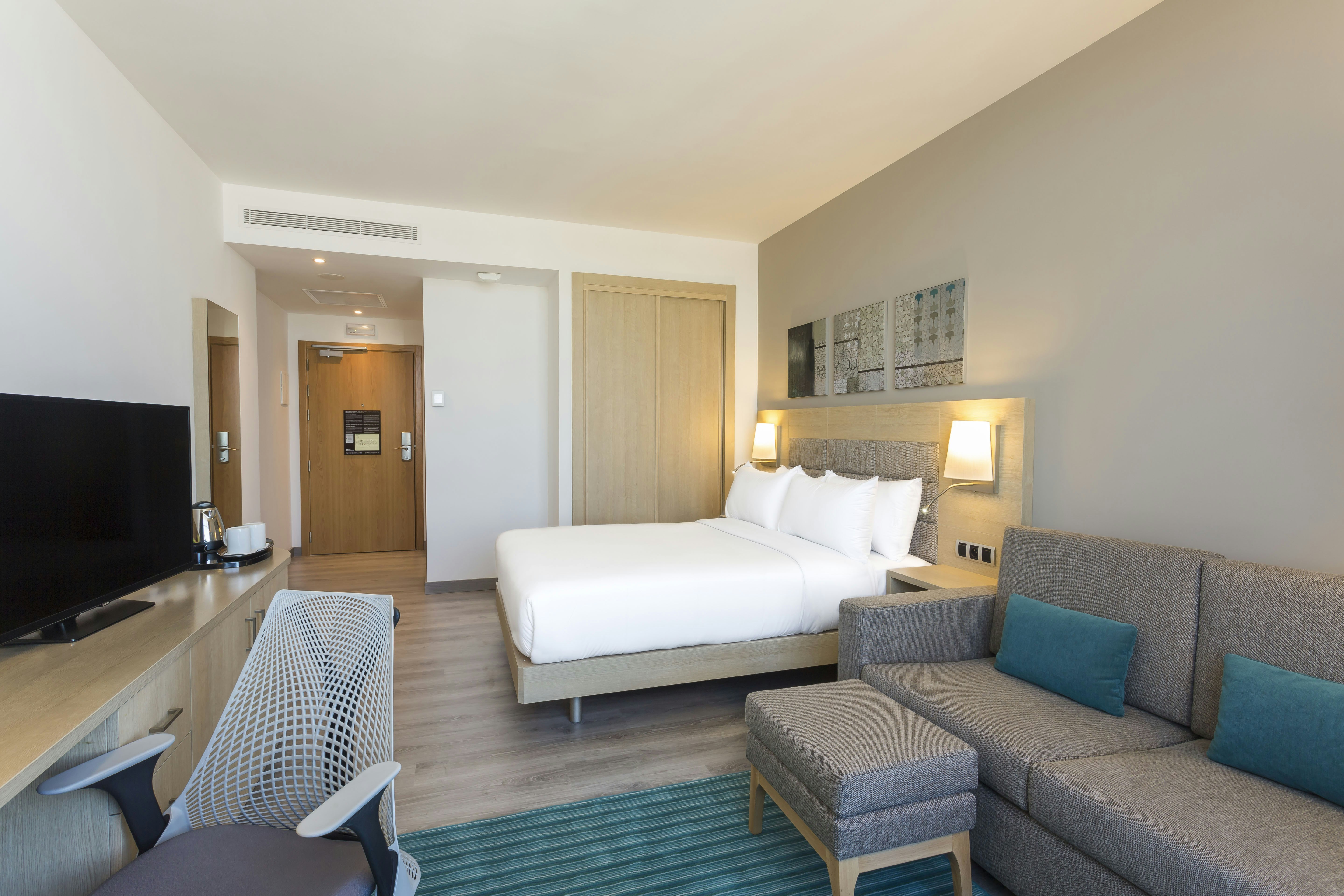 غرفة عائلية بسرير كوين بإطلالة على البحر، Hilton Garden Inn Tanger City Center 3/5