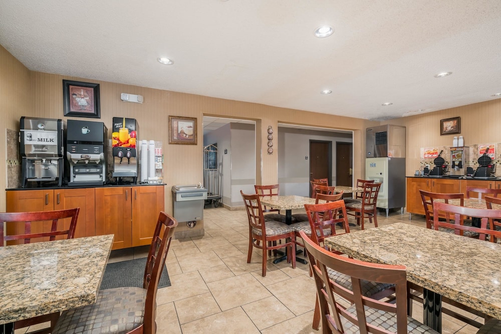 Microtel Inn Suites By Wyndham Rochester Mayo Clinic North 19/25
