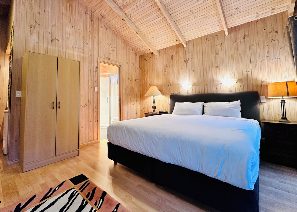 GRAMPIANS CHALETS 16/50
