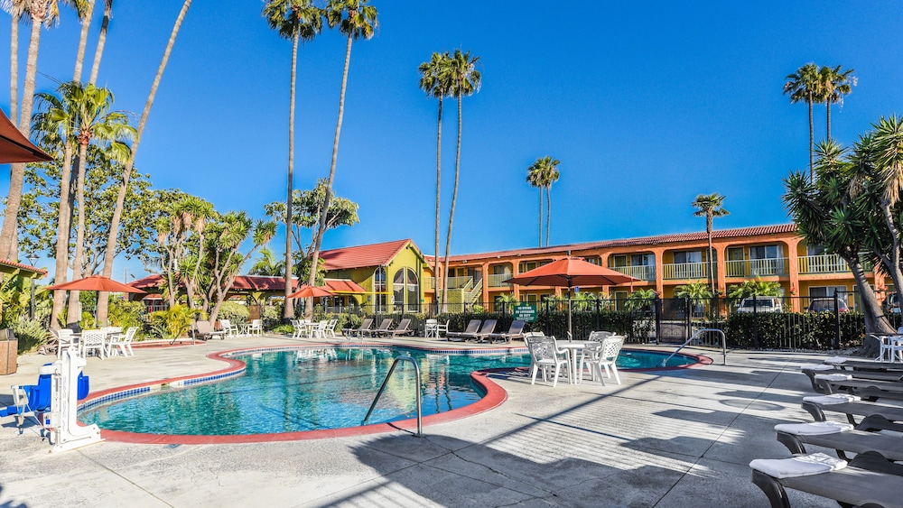 Vagabond Inn Costa Mesa 12/48