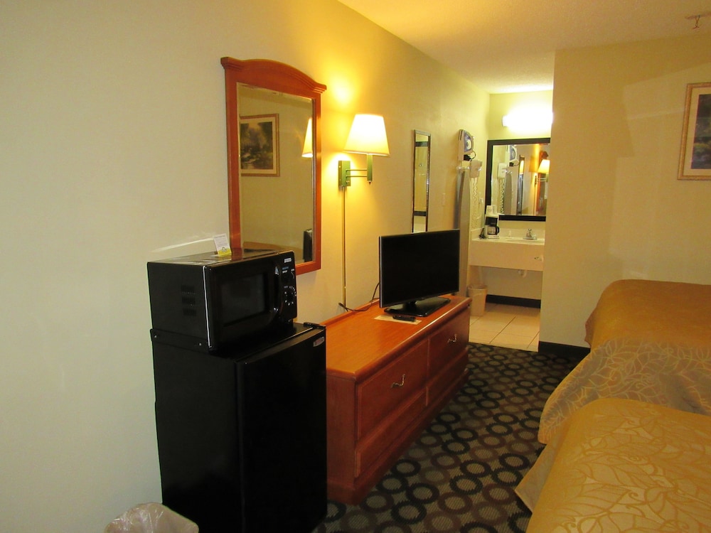 Economy Inn by OYO Ashburn I-75 39/54