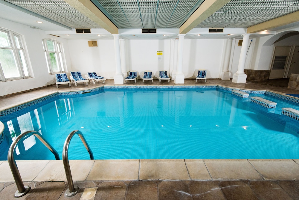 Abbey Lawn Hotel 44/64