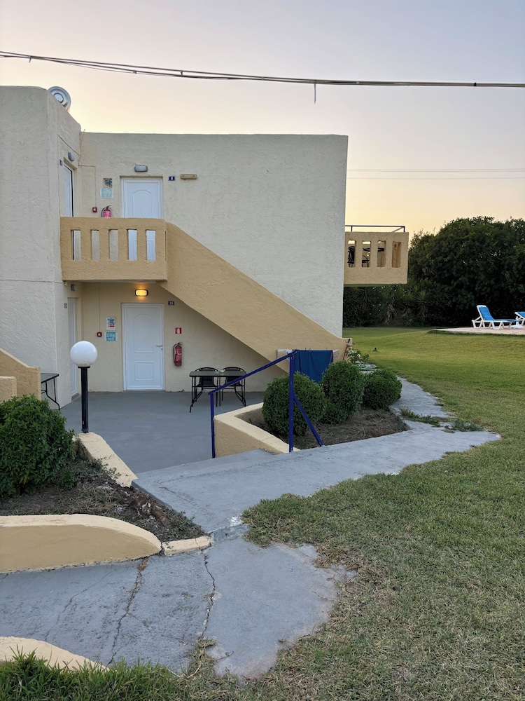 Angelos Studios 44/47