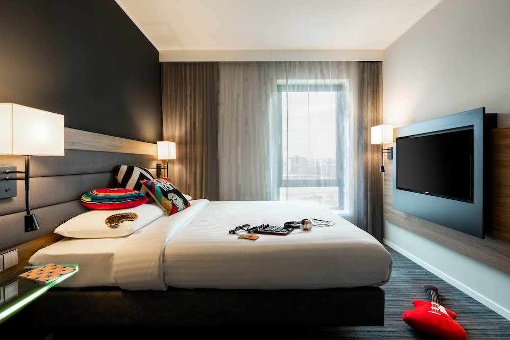 Moxy Glasgow SEC 6/37