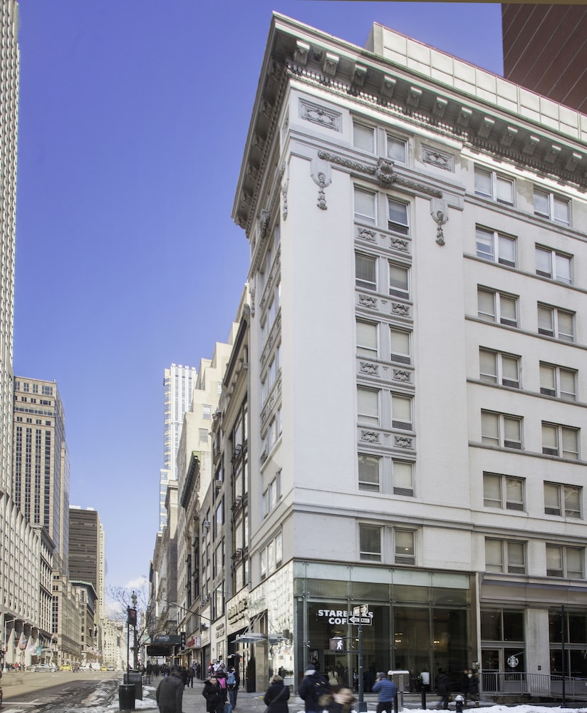 Hotel 373 4/47