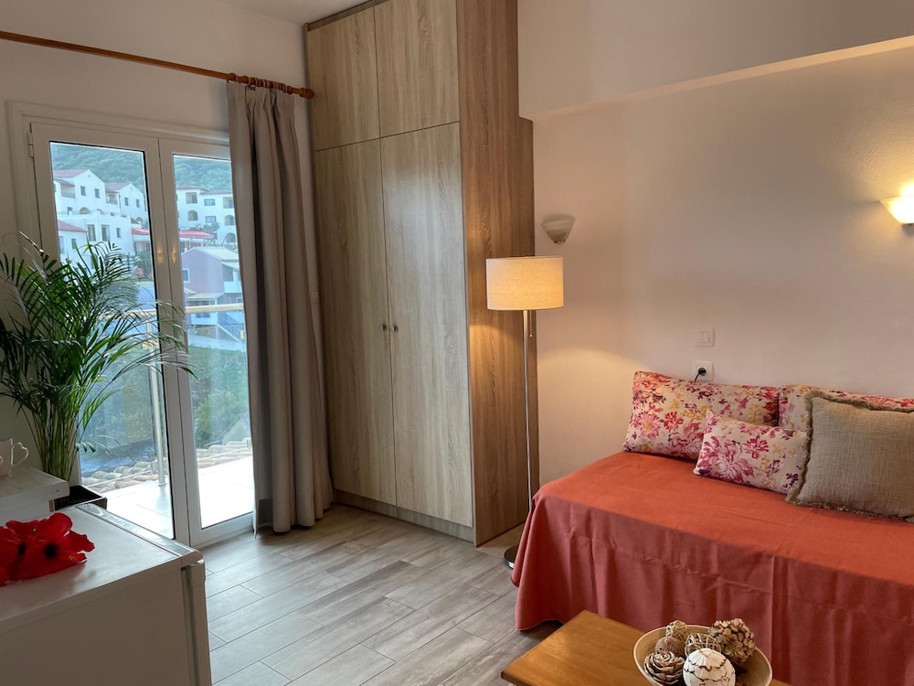 Pelagos Hotel 24/40