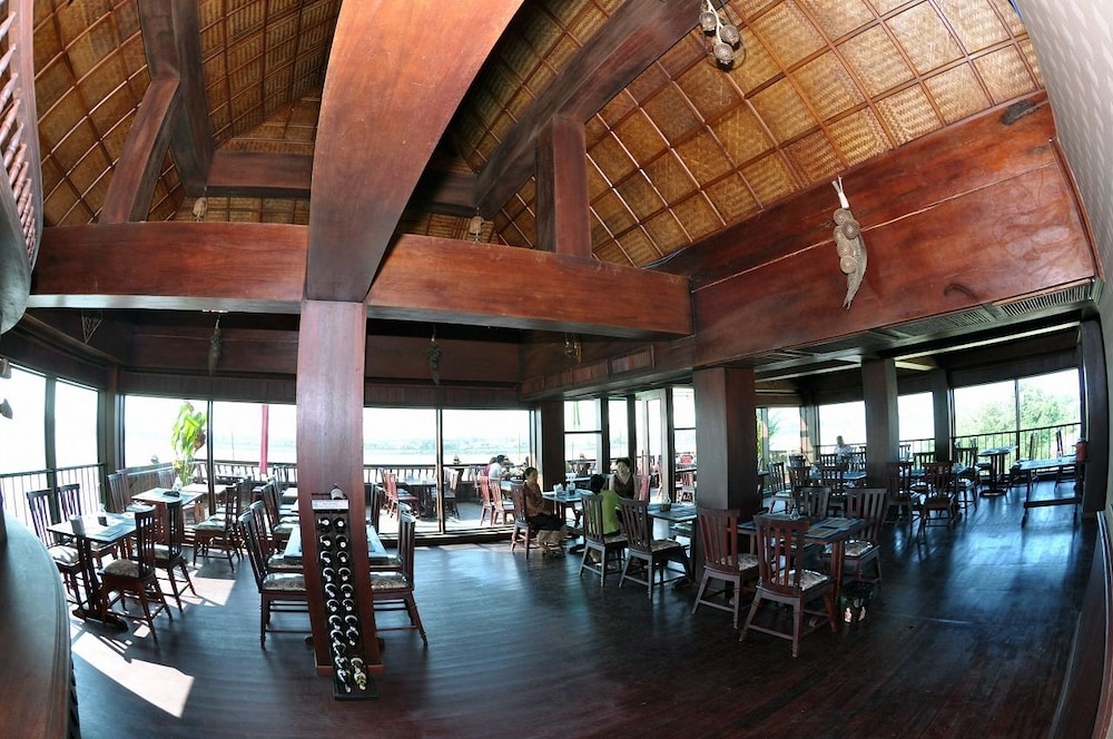 Sengtawan Riverside Hotel 15/23