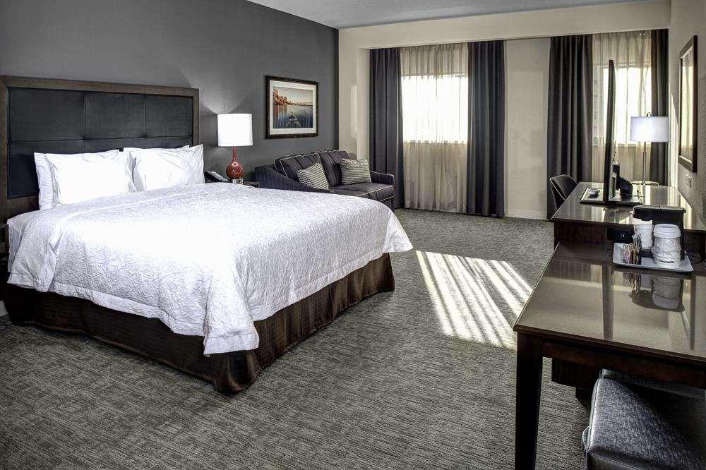 ROOM, KING BED