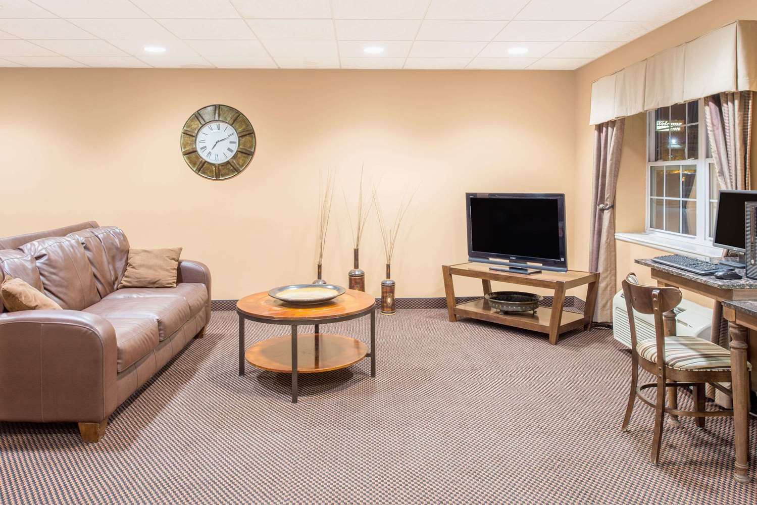 Microtel Inn Suites By Wyndham Quincy 8/12