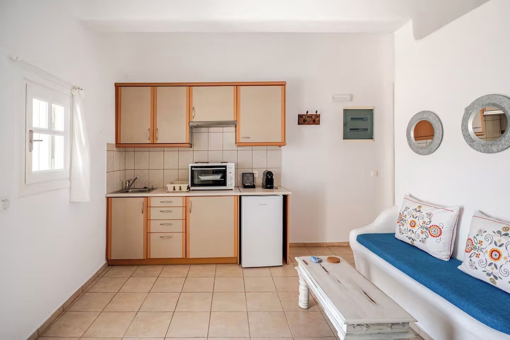 STUDIO, SEA VIEW