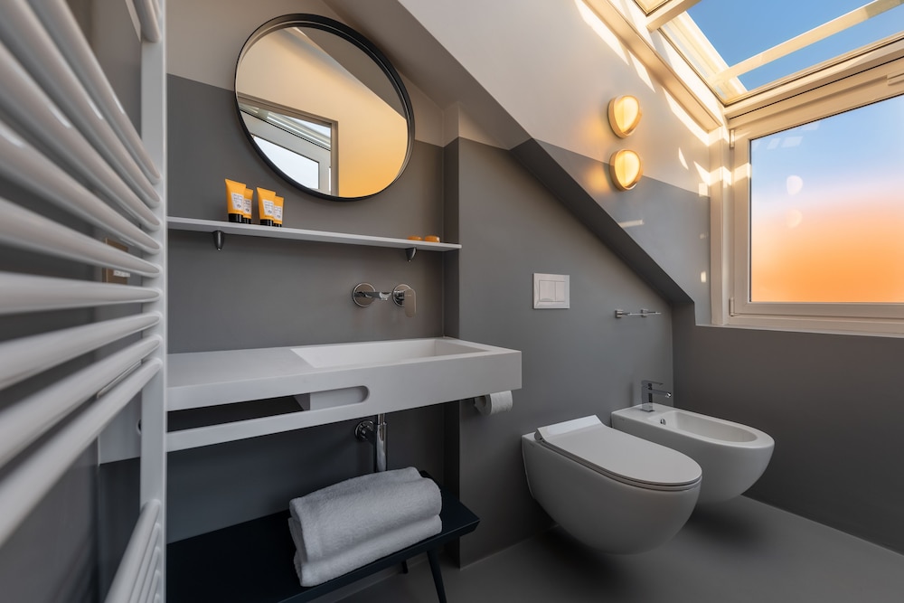 Velvet Grey Boutique Hotel 28/29