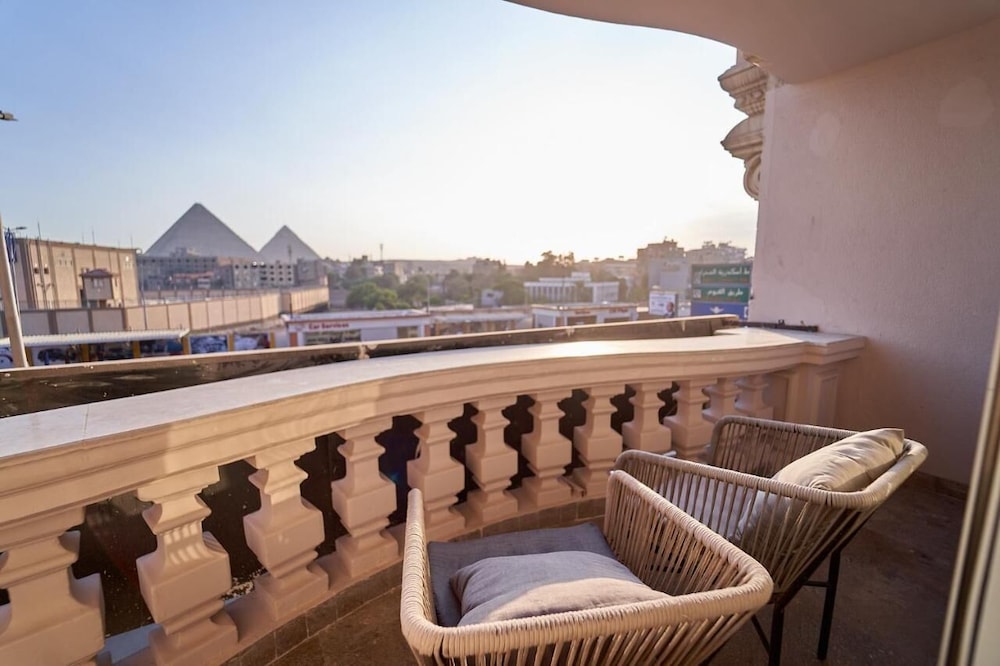 Pyramids Charm Hotel 58/72