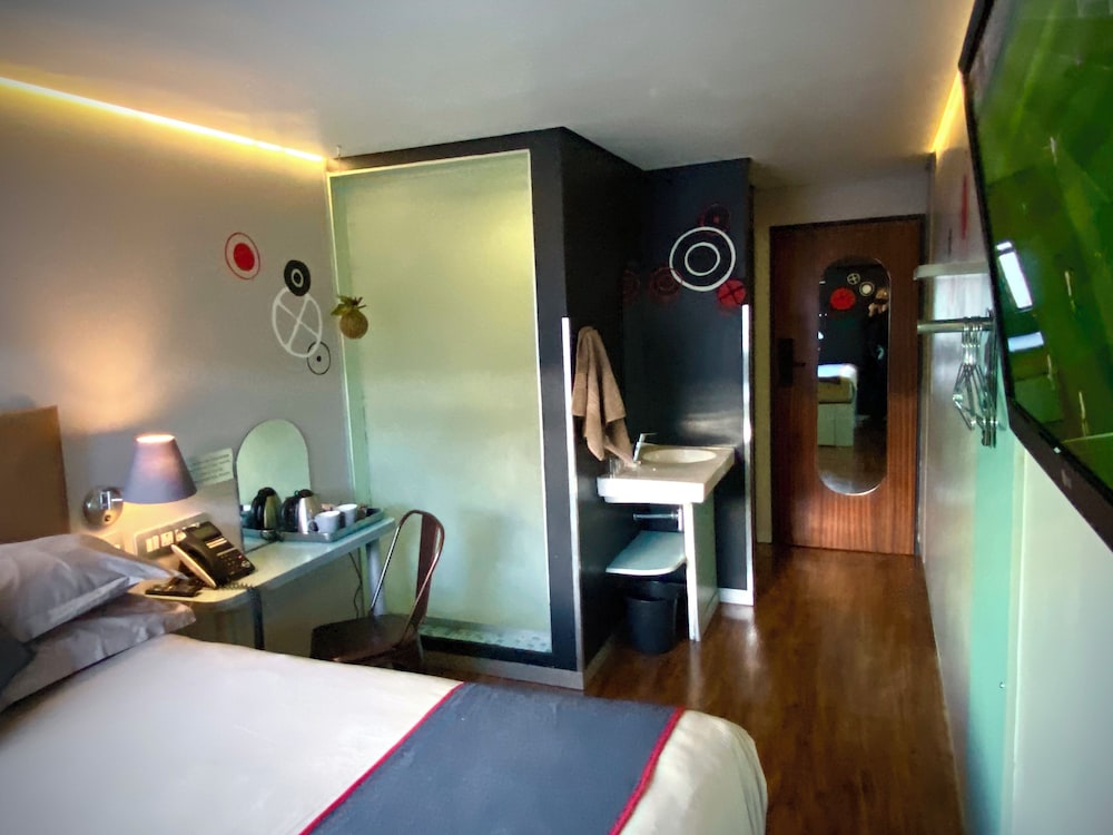 Bannister Hotel 12/50