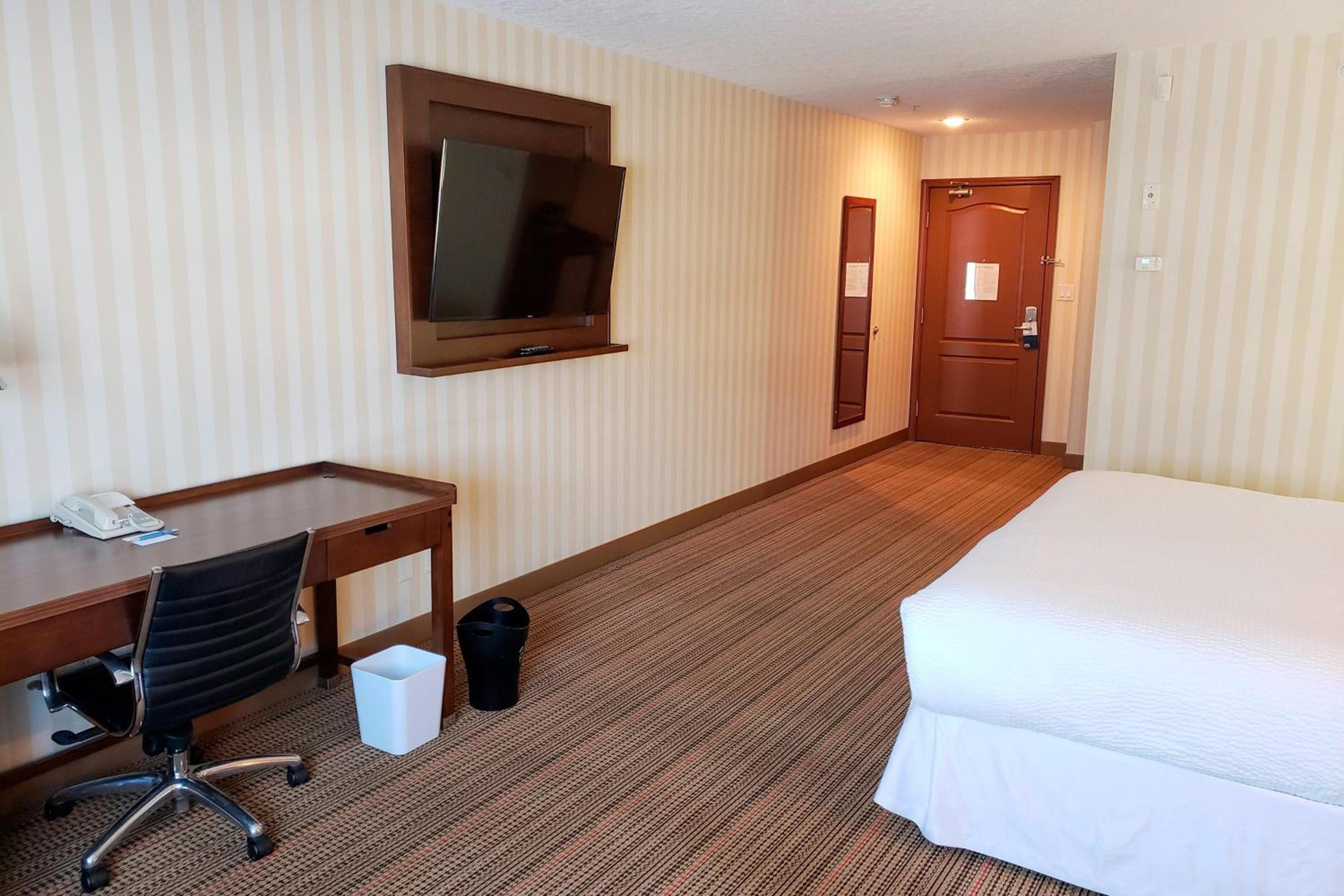 2 Bedrooms, Suite, 1.5 Bathrooms، Four Points By Sheraton Prince George 9/10