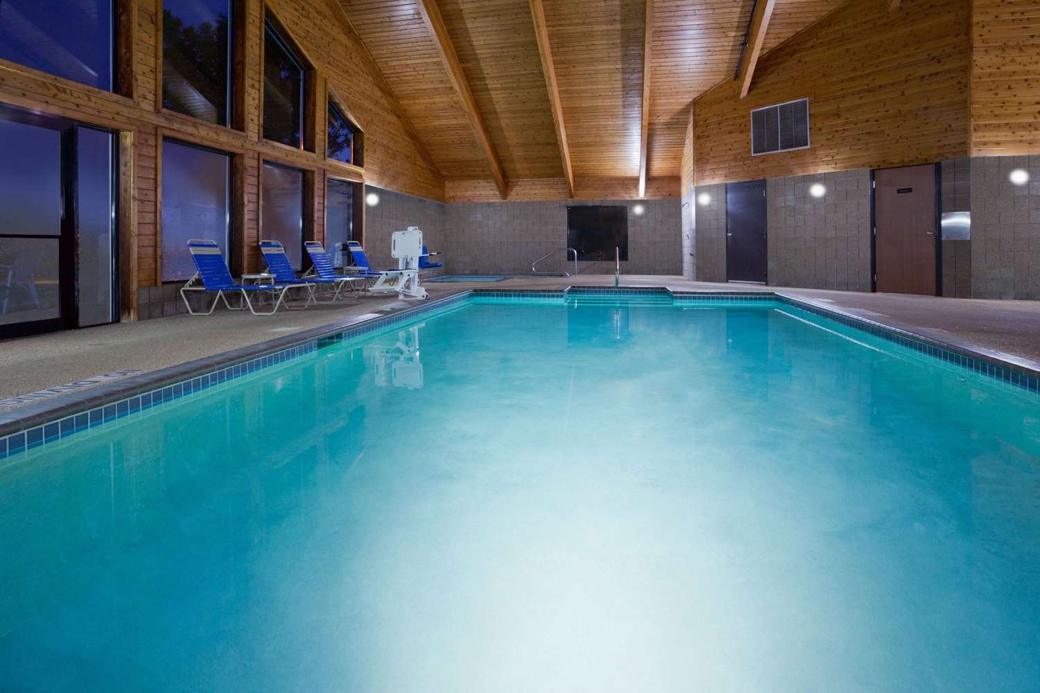 Americinn By Wyndham Red Wing 8/15