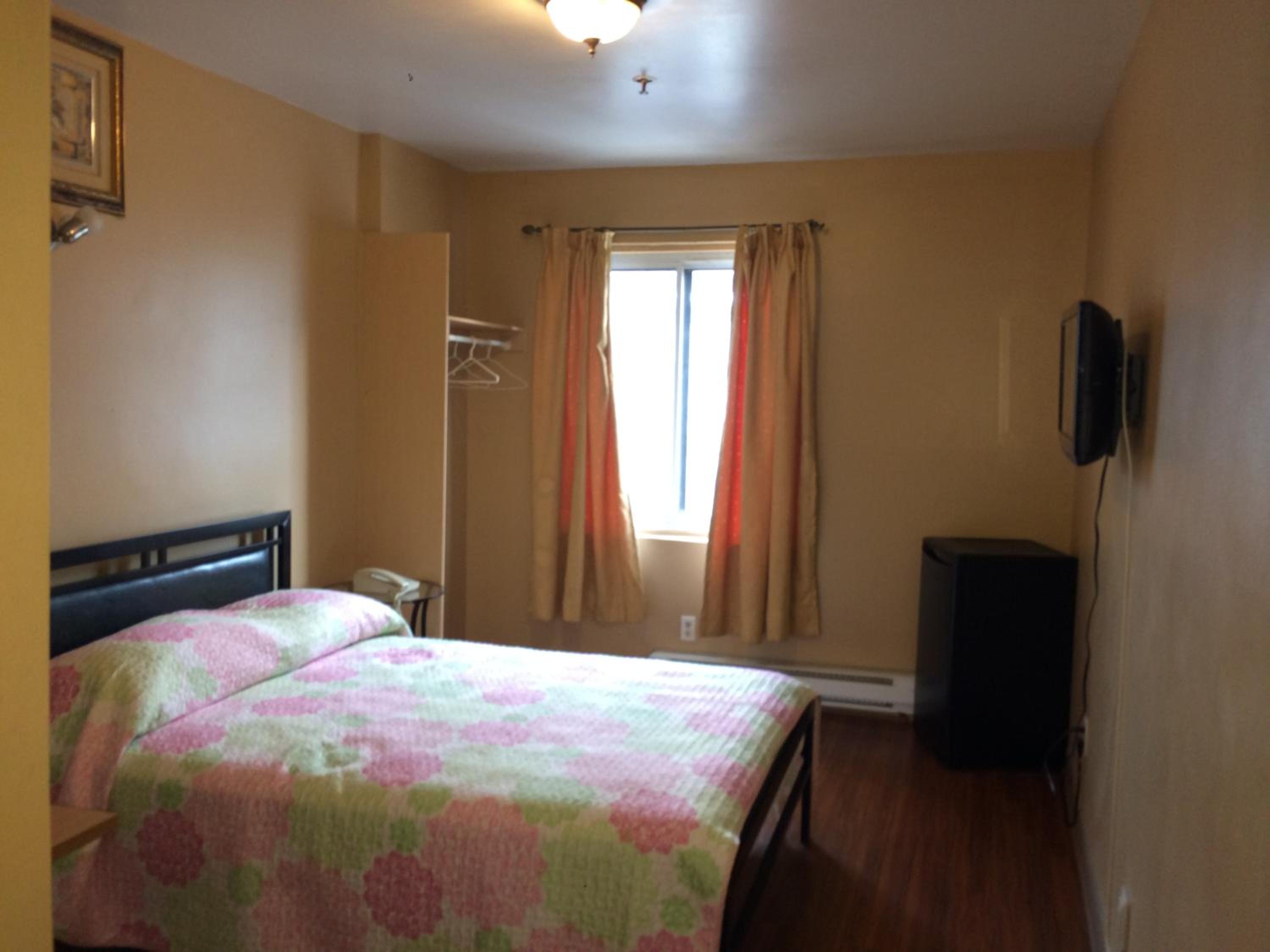 Hotel Victor 8/33
