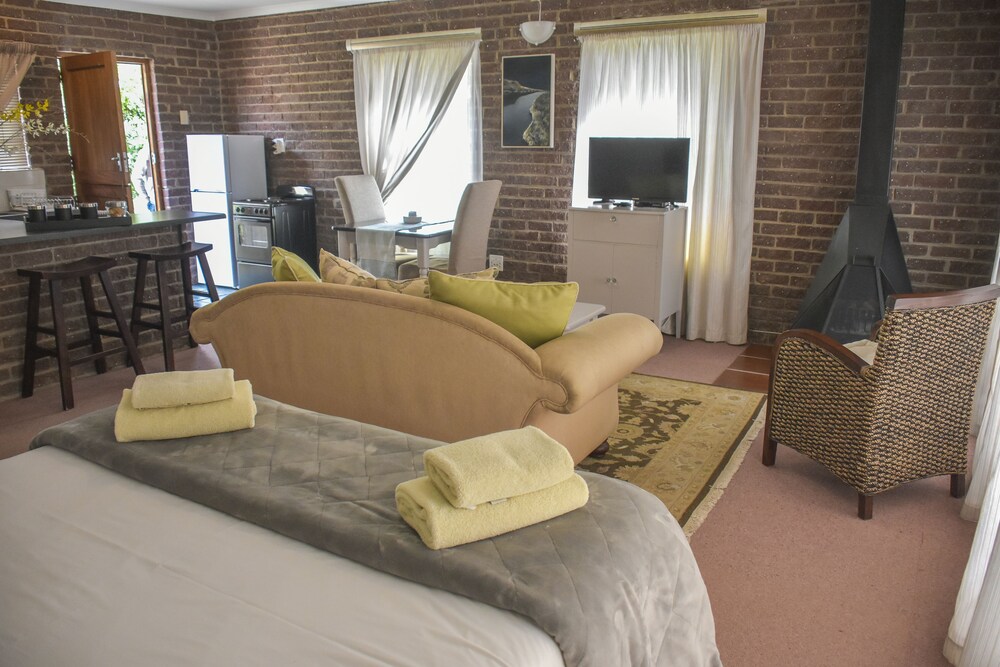 Clarens Retreat 24/37