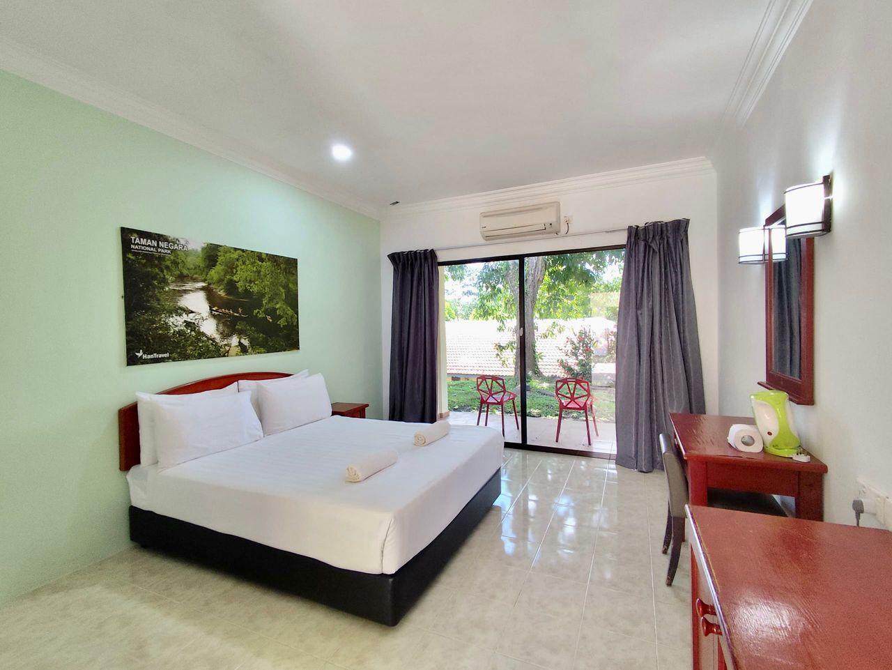 Deluxe, Double or Twin Bed