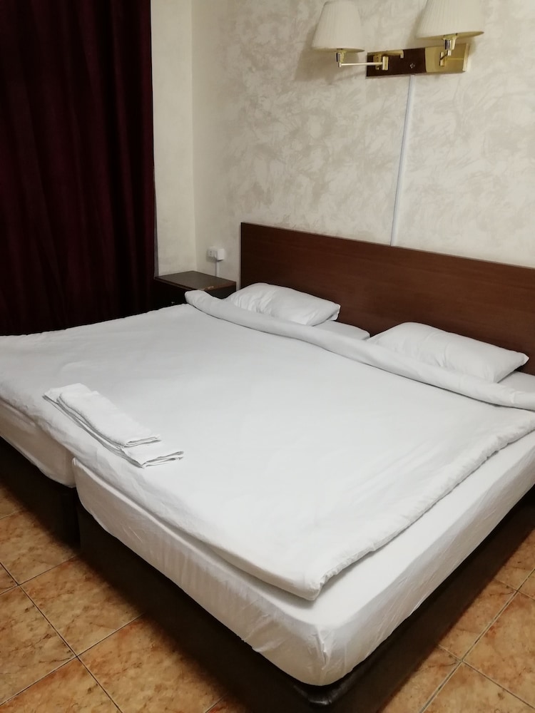 Al-Houriat Hotel 8/26
