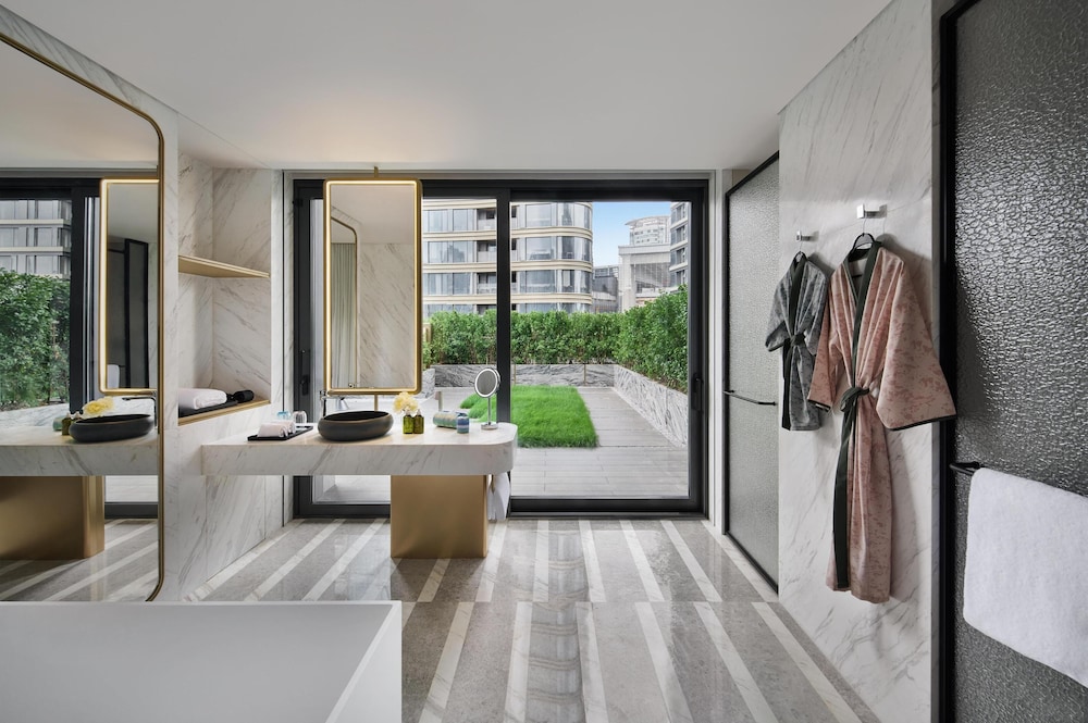 Xi Zhe Wuxi, Curio Collection by Hilton 29/36