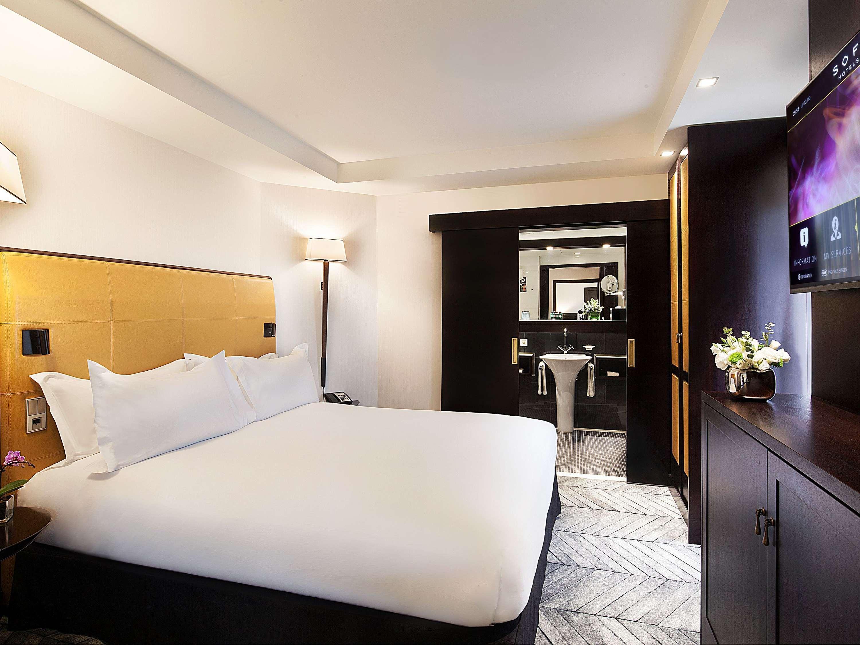 PRESTIGE, SUITE, KING BED, LIVING AREA, HIGH FLOOR