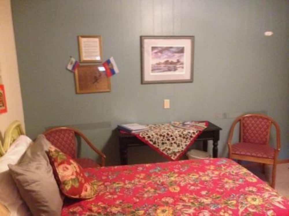 Anchorage Walkabout Town B&B 35/43