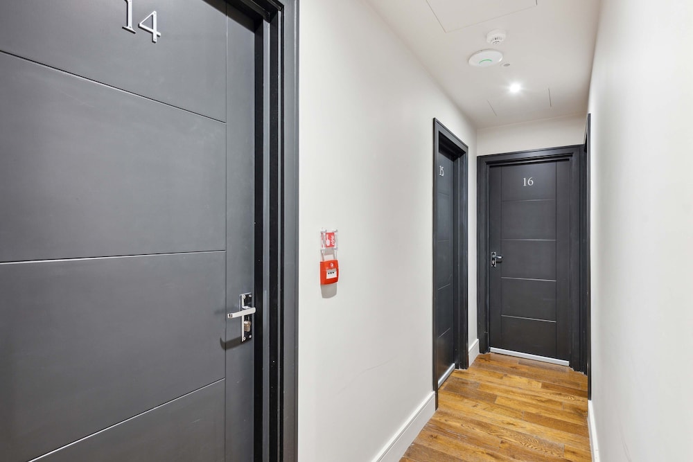 Valet Apartments Golden Square 9/22