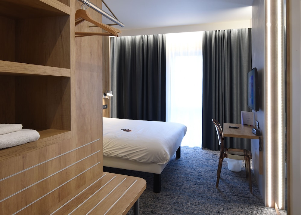 Ibis Styles La Louviere 24/73