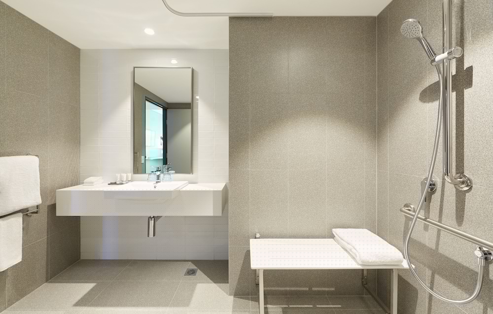 HOLIDAY INN EXPRESS NEWCASTLE 22/63