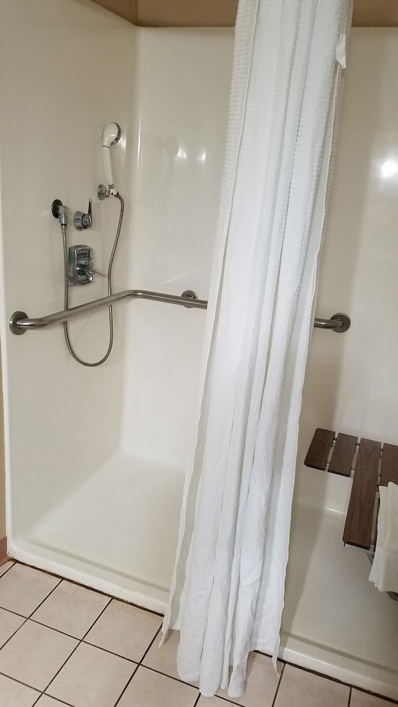 Super 8 By Wyndham Pontoon Beach Il St Louis Mo Area 16/29