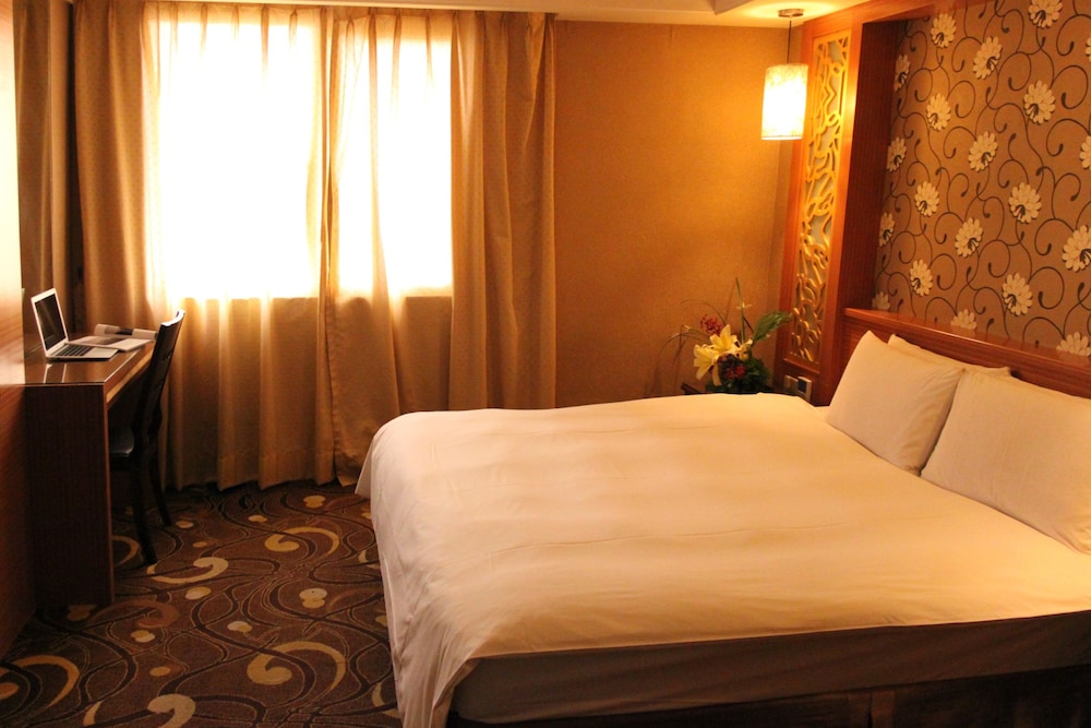 Crystal Hotel 26/67