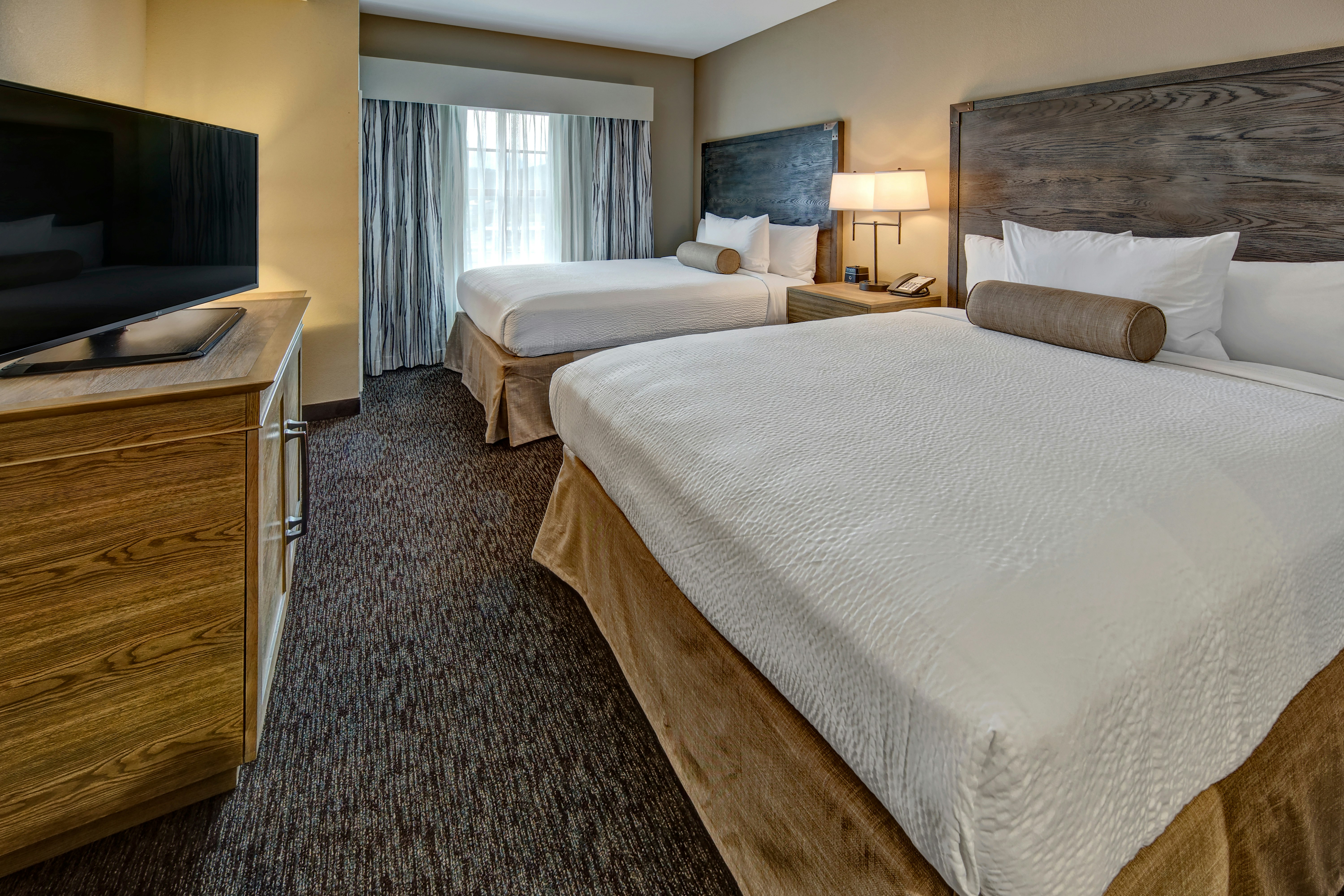 JUNIOR SUITE, 2 QUEEN BEDS, SOFA