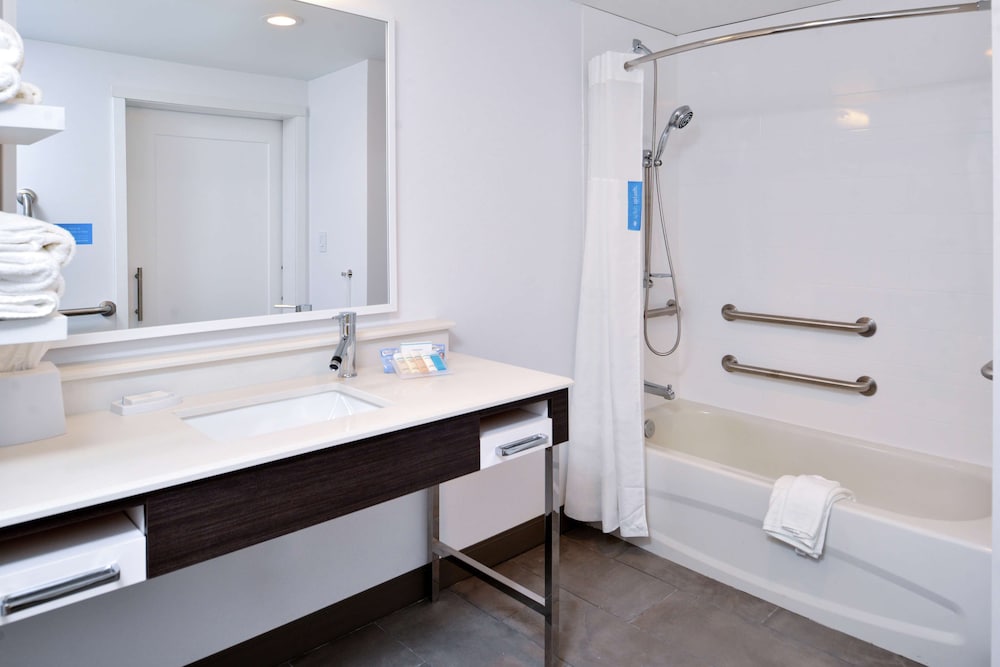 Hampton Inn Cedar Falls Downtown Ia 25/65