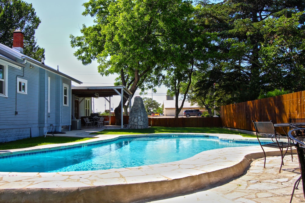 Peach Tree Inn & Suites 57/67