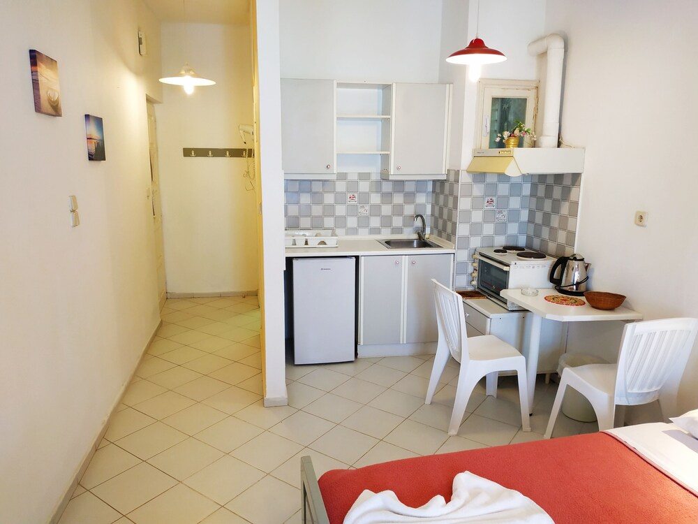 Renia Hotel 45/60