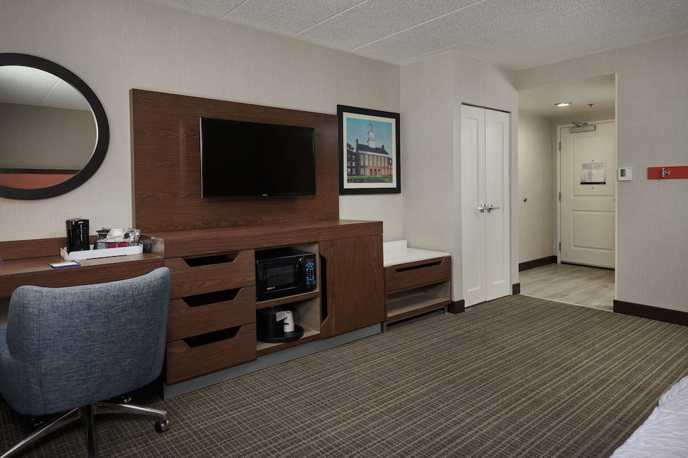 Hampton Inn Fairfax City 22/40