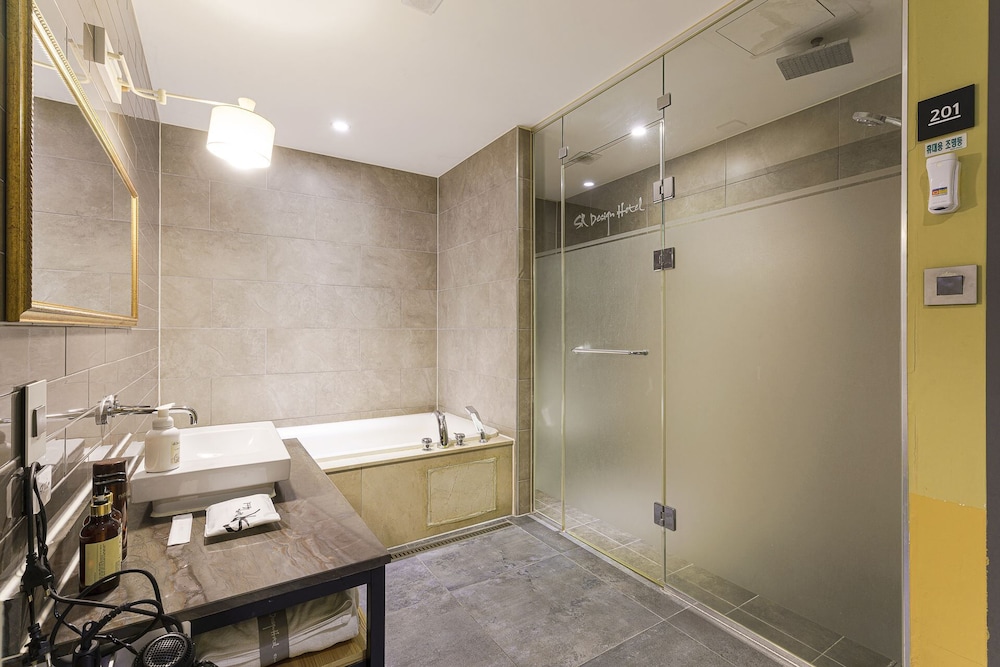 SR Design Hotel 56/60